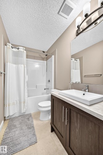 6136 Rosenthal Way Nw, Edmonton, AB - Indoor Photo Showing Bathroom