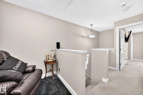 6136 Rosenthal Way Nw, Edmonton, AB - Indoor Photo Showing Other Room