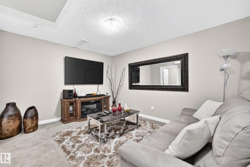 6136 Rosenthal Way Nw, Edmonton, AB - Indoor Photo Showing Living Room