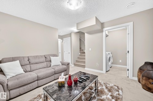 6136 Rosenthal Way Nw, Edmonton, AB - Indoor Photo Showing Living Room