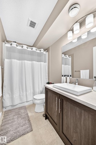 6136 Rosenthal Way Nw, Edmonton, AB - Indoor Photo Showing Bathroom
