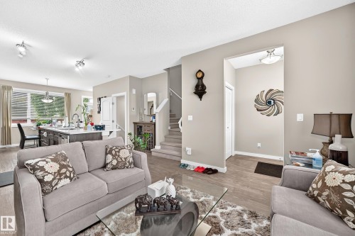 6136 Rosenthal Way Nw, Edmonton, AB - Indoor Photo Showing Living Room