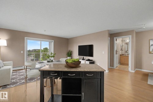 #323 240 Spruce Ridge Rd, Spruce Grove, AB - Indoor Photo Showing Living Room