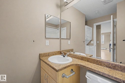 #323 240 Spruce Ridge Rd, Spruce Grove, AB - Indoor Photo Showing Bathroom