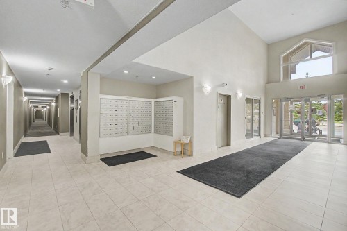 #323 240 Spruce Ridge Rd, Spruce Grove, AB - Indoor Photo Showing Other Room