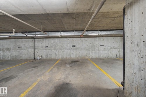 #323 240 Spruce Ridge Rd, Spruce Grove, AB - Indoor Photo Showing Garage