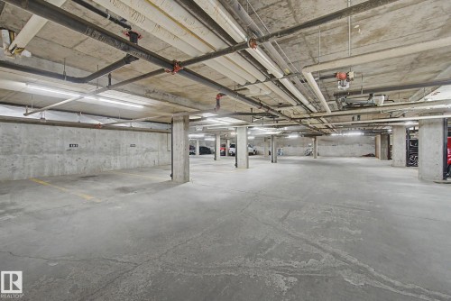 #323 240 Spruce Ridge Rd, Spruce Grove, AB - Indoor Photo Showing Garage