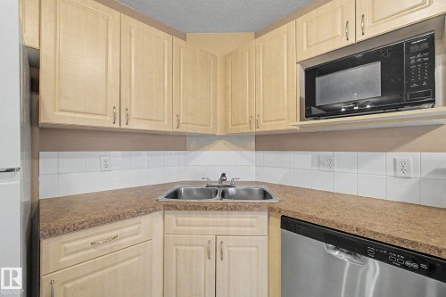 #323 240 Spruce Ridge Rd, Spruce Grove, AB - Indoor Photo Showing Kitchen With Double Sink