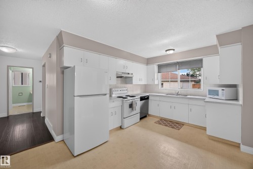 39 Apache Crescent, Leduc, AB - Indoor Photo Showing Kitchen