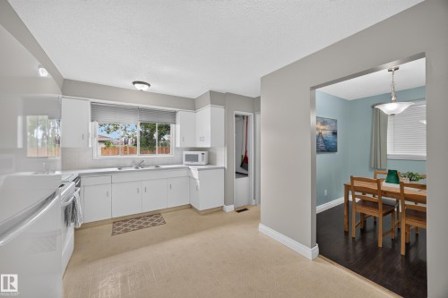 39 Apache Crescent, Leduc, AB - Indoor Photo Showing Kitchen
