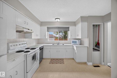 39 Apache Crescent, Leduc, AB - Indoor Photo Showing Kitchen With Double Sink
