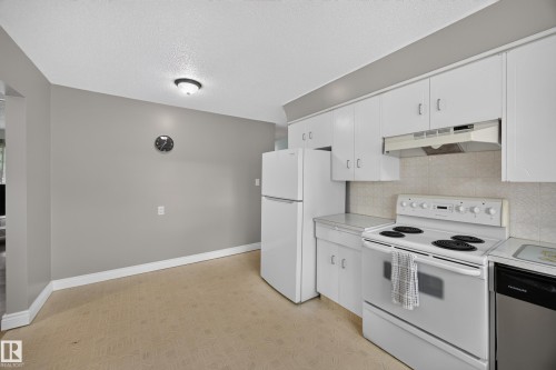 39 Apache Crescent, Leduc, AB - Indoor Photo Showing Kitchen