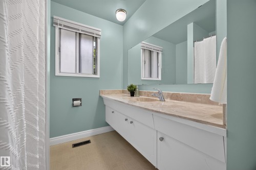39 Apache Crescent, Leduc, AB - Indoor Photo Showing Bathroom