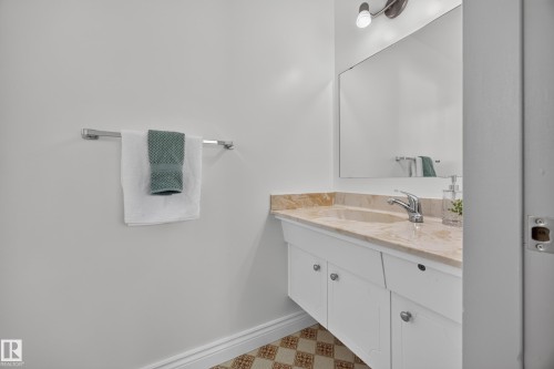 39 Apache Crescent, Leduc, AB - Indoor Photo Showing Bathroom