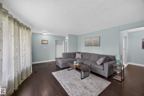 39 Apache Crescent, Leduc, AB - Indoor Photo Showing Living Room