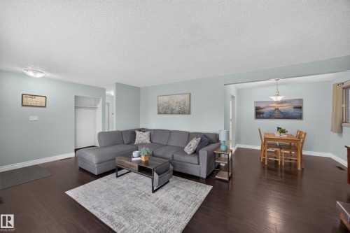 39 Apache Crescent, Leduc, AB - Indoor Photo Showing Living Room