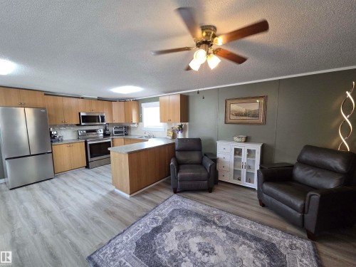 10 Midland Road, Millet, AB - Indoor Photo Showing Kitchen