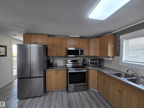 10 Midland Road, Millet, AB - Indoor Photo Showing Kitchen With Double Sink