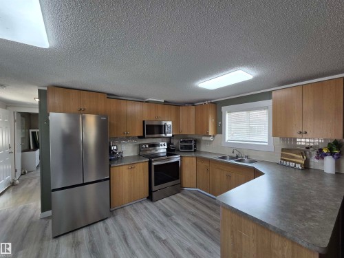 10 Midland Road, Millet, AB - Indoor Photo Showing Kitchen With Double Sink