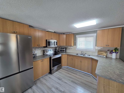 10 Midland Road, Millet, AB - Indoor Photo Showing Kitchen With Double Sink