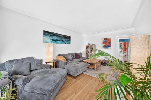 12405 126 Street Nw, Edmonton, AB - Indoor Photo Showing Living Room