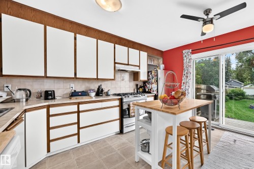 12405 126 Street Nw, Edmonton, AB - Indoor Photo Showing Kitchen