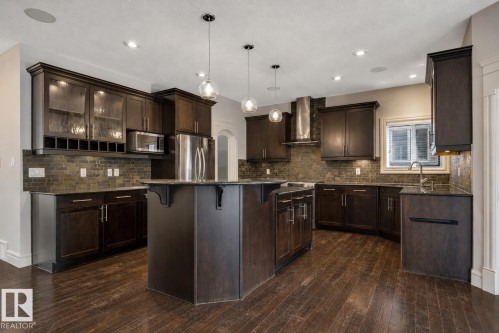 1047 Armitage Crescent Sw, Edmonton, AB - Indoor Photo Showing Kitchen With Upgraded Kitchen