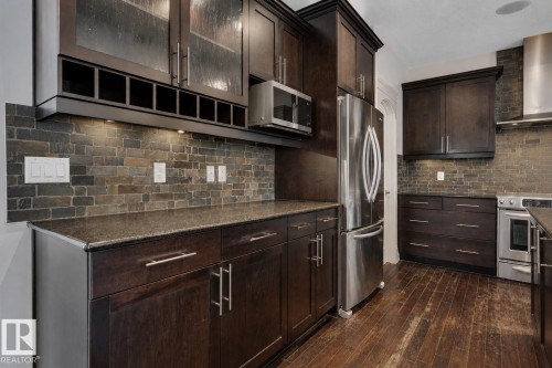 1047 Armitage Crescent Sw, Edmonton, AB - Indoor Photo Showing Kitchen With Upgraded Kitchen