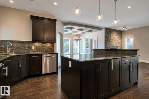 1047 Armitage Crescent Sw, Edmonton, AB - Indoor Photo Showing Kitchen With Upgraded Kitchen