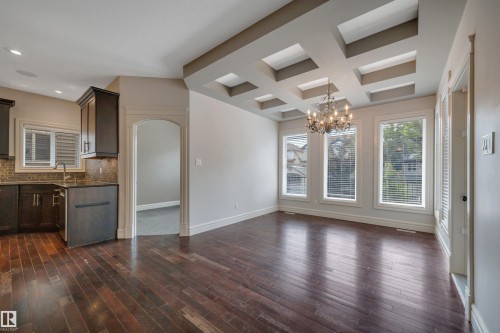 1047 Armitage Crescent Sw, Edmonton, AB - Indoor Photo Showing Kitchen