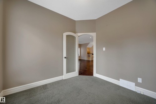 1047 Armitage Crescent Sw, Edmonton, AB - Indoor Photo Showing Other Room
