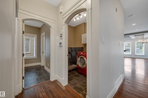 1047 Armitage Crescent Sw, Edmonton, AB - Indoor Photo Showing Other Room