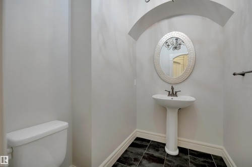 1047 Armitage Crescent Sw, Edmonton, AB - Indoor Photo Showing Bathroom
