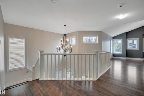 1047 Armitage Crescent Sw, Edmonton, AB - Indoor Photo Showing Other Room