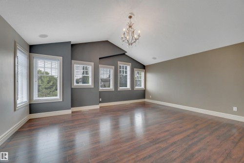 1047 Armitage Crescent Sw, Edmonton, AB - Indoor Photo Showing Other Room