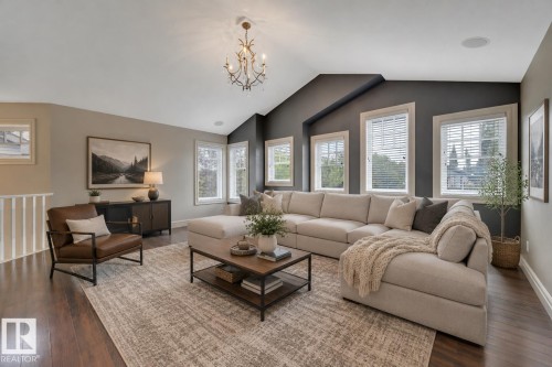 1047 Armitage Crescent Sw, Edmonton, AB - Indoor Photo Showing Living Room