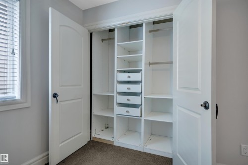 1047 Armitage Crescent Sw, Edmonton, AB - Indoor Photo Showing Other Room