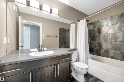 1047 Armitage Crescent Sw, Edmonton, AB - Indoor Photo Showing Bathroom