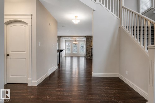 1047 Armitage Crescent Sw, Edmonton, AB - Indoor Photo Showing Other Room