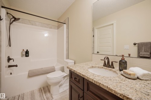 #57 330 Bulyea Rd Nw, Edmonton, AB - Indoor Photo Showing Bathroom