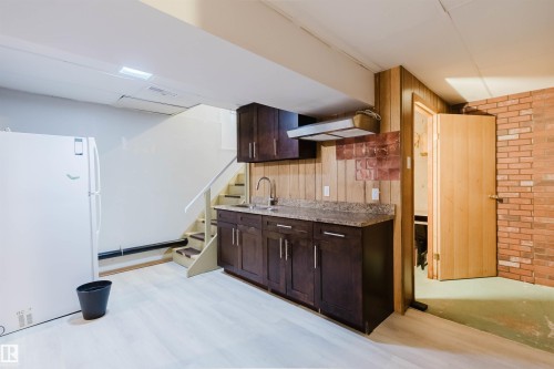 11420 46 Avenue Nw, Edmonton, AB - Indoor
