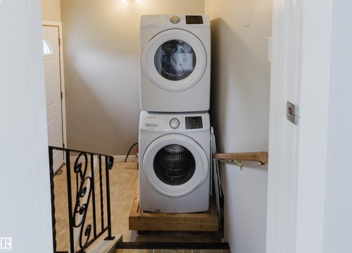 11420 46 Avenue Nw, Edmonton, AB - Indoor Photo Showing Laundry Room