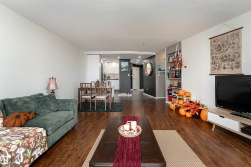 #508 10045 117 St Nw, Edmonton, AB - Indoor Photo Showing Living Room