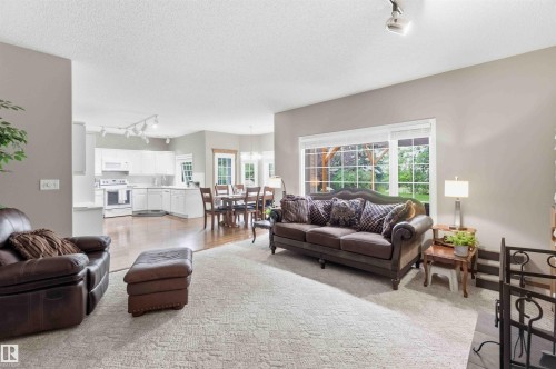 1080 Wedgewood Boulevard Nw, Edmonton, AB - Indoor Photo Showing Living Room