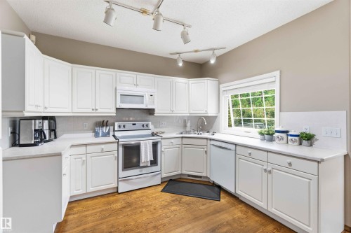 1080 Wedgewood Boulevard Nw, Edmonton, AB - Indoor Photo Showing Kitchen