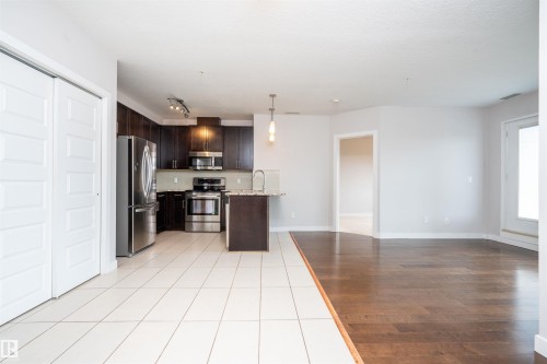 #323 5151 Windermere Bv Sw, Edmonton, AB - Indoor Photo Showing Kitchen
