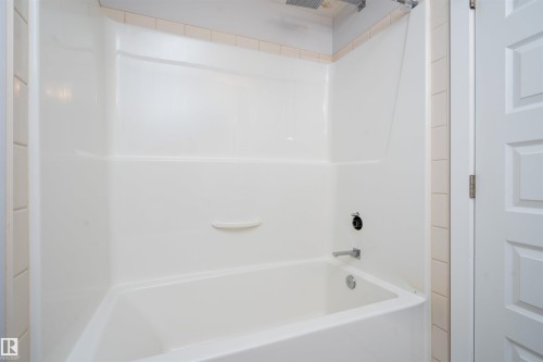 #323 5151 Windermere Bv Sw, Edmonton, AB - Indoor Photo Showing Bathroom