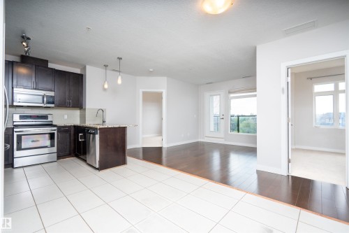 #323 5151 Windermere Bv Sw, Edmonton, AB - Indoor Photo Showing Kitchen