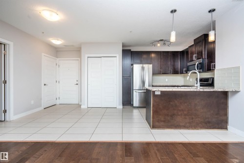 #323 5151 Windermere Bv Sw, Edmonton, AB - Indoor Photo Showing Kitchen