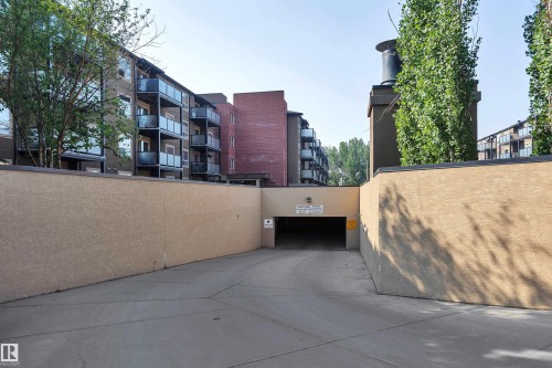 #205 13907 136 St Nw, Edmonton, AB - Outdoor